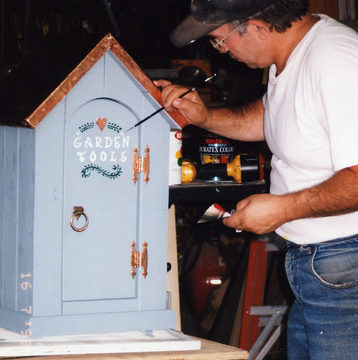 Garden small tool storage