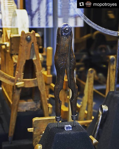 Do you collect working tools?? #Repost @mopotroyes . . . #fossilbluff compasses #freemason #masonic #troyes #museum #france #french #mopo #outil #oldtools #antiquetools #vintagetools #toolporn #picoftheday #toolsofthetrade #artisan #crafts  #tools  #craft