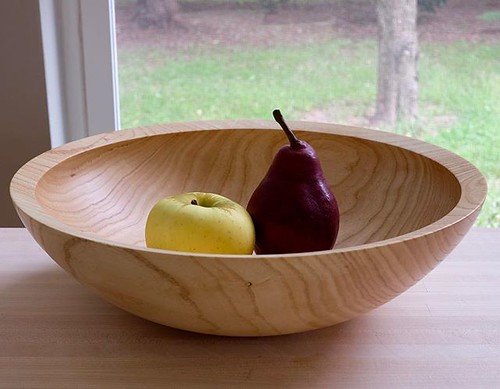 Ash bowl with pear and apple. 14.5” (37 cm) in diameter. #handmade #bowl #woodturning #fruitbowl #woodcraft #maker #artisan #woodworking #lathe #craftsman #makersmovement #workfromhome #smallbusiness #artsandcrafts #rustic #woodenbowl #stilllife #nofilter