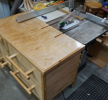 My completed table saw outfeed table