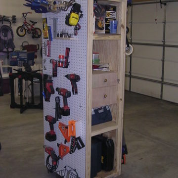 Mobile_Pegboard_Cab01