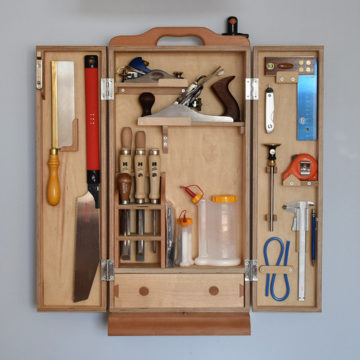 A portable tool cabinet