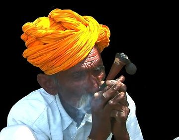 India - Rajasthan - Jaisalmer - Thar Desert - Smoking Man - 101d