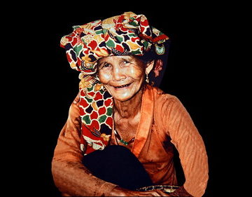 Borneo - Dayak Woman - 5d