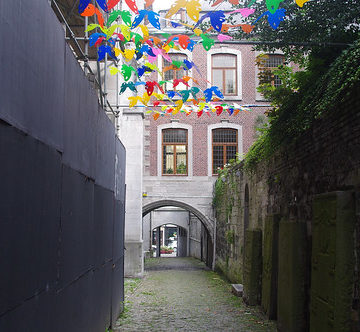 Huy - alley behind Collégiale Notre-Dame et Saint-Domitien