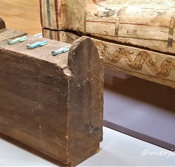 Wooden box containing Ushabti figures