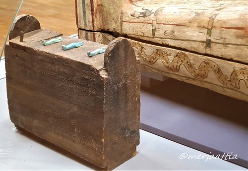 Wooden box containing Ushabti figures