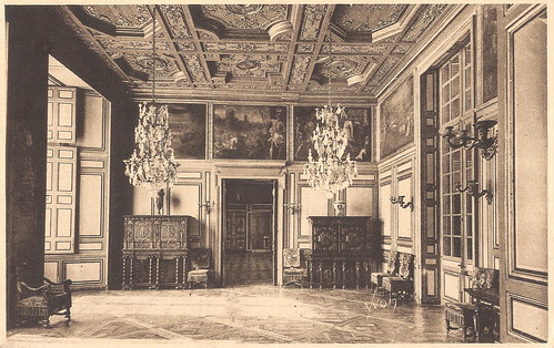 Fontainebleau (Seine-et-Marne) - Salon des Aides de Camp Prior to 1927. And a Massacre in Mexico.