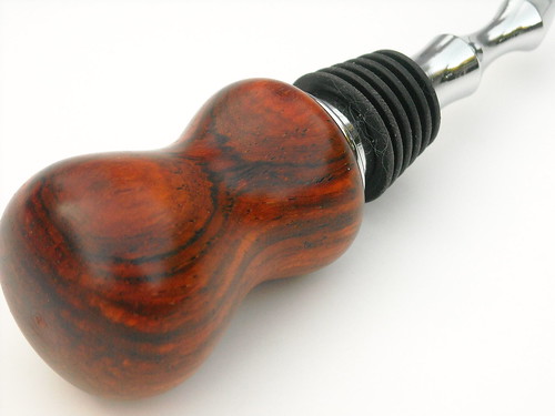 Wood wine bottle stopper