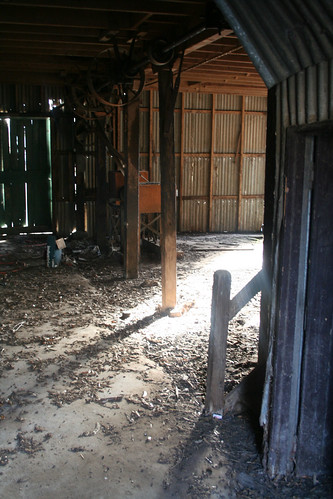 20120808_7936 inside the shed