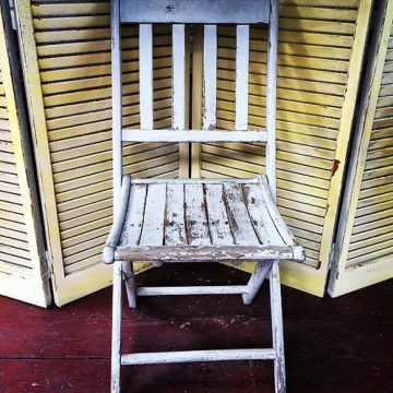 Adorable cottage coastal folding chair. #vintage #cottage #coastal #wooden #white #chippy #chair #seating #weddings #events #rental #bridal #rustic #borrowedtimevintagerentals