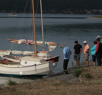 IMG_2573 - Nordland WA - Mystery Bay State Park - Red Lantern SCAMP Rally - SCAMPs drawn up on the beach