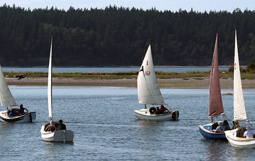 IMG_3001CE - Nordland WA - Mystery Bay State Park - Red Lantern SCAMP Rally - five SCAMPS crowd out for the =ice cream race=