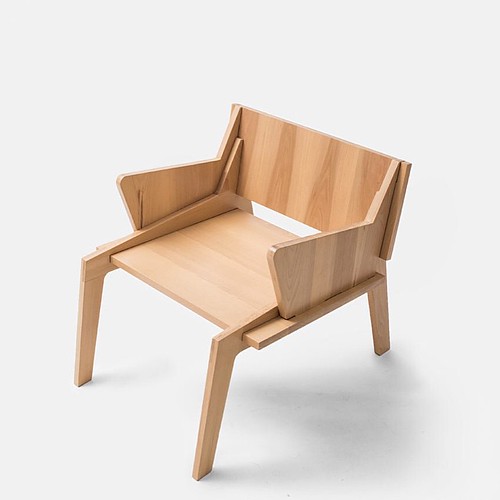 Cyntia Briano Alamillo of Collaptes handcrafts wooden #furniture, mostly doing away with the need of screws and any chemical solvents. This #chair is made up of 6 pieces that fit together like a puzzle.