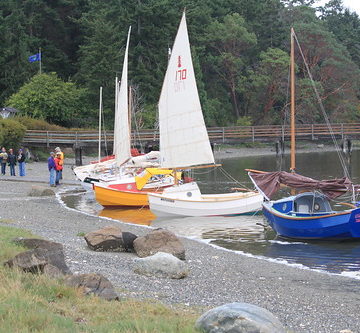 IMG_1120 - Nordland WA - Mystery Bay State Park - 2015 Red Lantern Rally - SCAMP lineup on beach