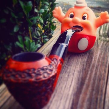 Shorty-BOB is smokin. #smokin #smoking #hot #hottie #hott #pipe #smoke #tobacco #tobaccopipe #wood #wooden #woodwork #woodworking #sophisticated #elegant #colors #colorful #colorfull #aroma #mature #pipesmoking #shortybob #toy #doll