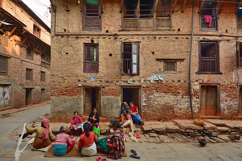 Nepal - Khokana - Streetlife - Women Hand Spinning Wool - 20