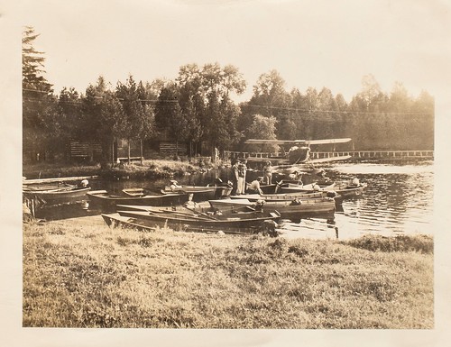 Guests and Float Plane at Fernleigh Lodge