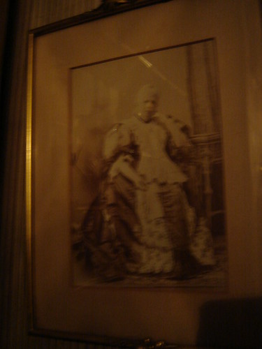 Large woman portrait - Gibson House