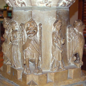 Font: Joan, Maid of Ipswich (left) and John Bailey, rector (right) between evangelist symbols (early 16th Century)