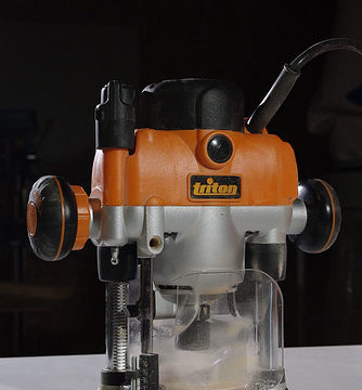 Triton 2-1/4 HP Plunge Router