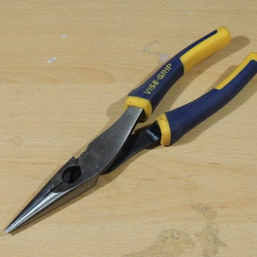 Long-nosed pliers