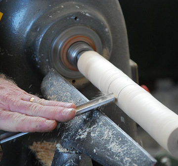 The Woodwork Lathe * Preparing a wooden blank for turning between centres * Craft & Design / Product Design