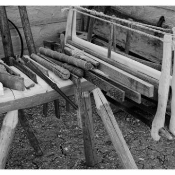 Campus Galli: bench with tools for woodworking