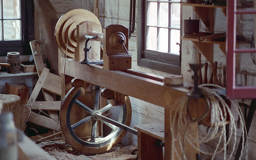 Wood turning lathe