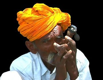 India - Rajasthan - Jaisalmer - Thar Desert - Smoking Man - 102d