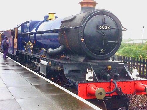 Crowned with a new funnel, the king reigns at rainy Didcot!