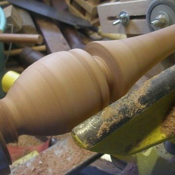 Spindle for hand spinning on lathe