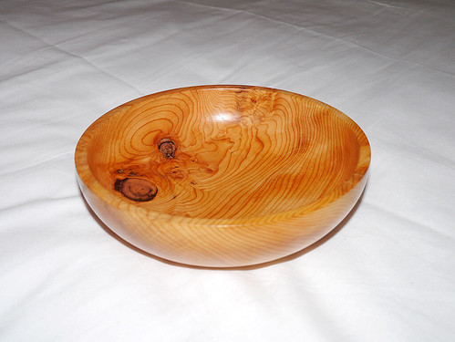 Woodturning - Yew Bowl 7.5