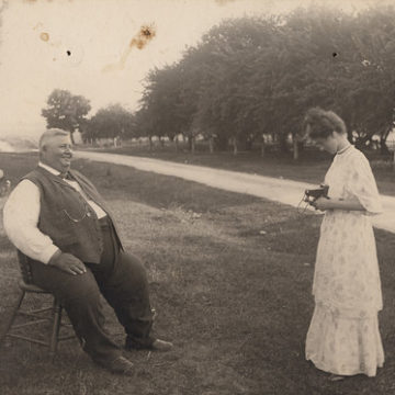 Photographing Jonathan Miller, date unknown