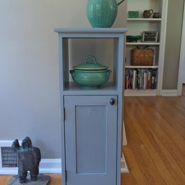 I made a thing to hold toilet paper!!!! The #smallbathroomcabinet is done! Built completely with hand tools (and a power drill), this is my first true furniture project. Made with solid pine (plywood for the panels) and finished with water-based poly over