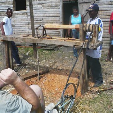 Manual wood lathe