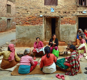 Nepal - Khokana - Streetlife - Women Hand Spinning Wool - 21