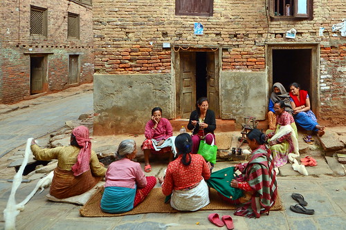 Nepal - Khokana - Streetlife - Women Hand Spinning Wool - 21