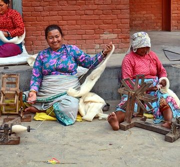 Nepal - Khokana - Streetlife - Women Hand Spinning Wool - 12