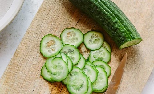 Cheese-Slices-with-Sliced-Cucumber-or-Celery