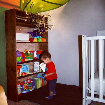 I always wanted cool stuff like this when I was little.... Ducky seems to love it... And that is all that matters to me. #woodworking #handysmurf  #books #readingnook